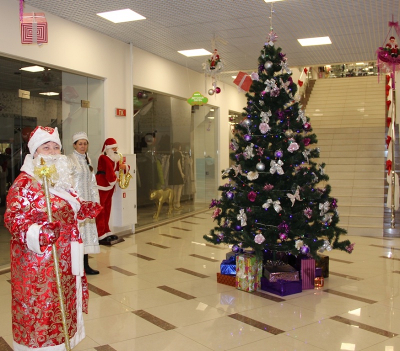  В Бузулуке магазины дарят покупателям праздничное настроение